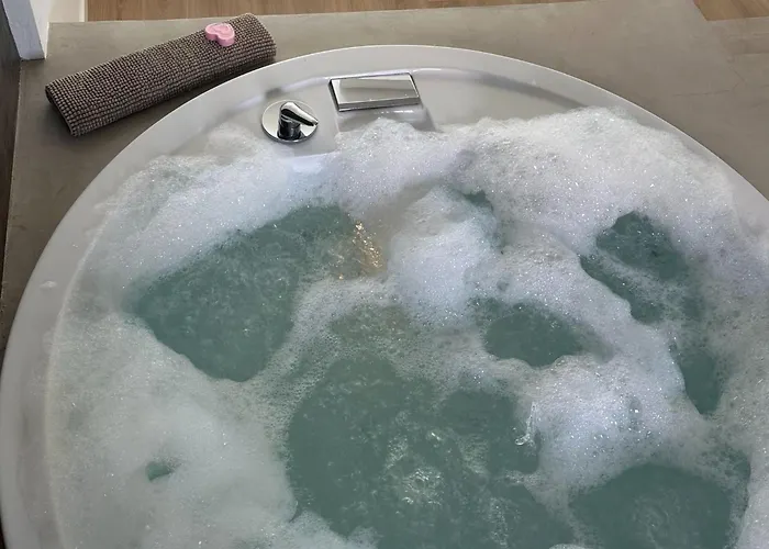 Dos Torres Edoras Con Jacuzzi Privado Y Parking Gratuito En El Centro Apartment *